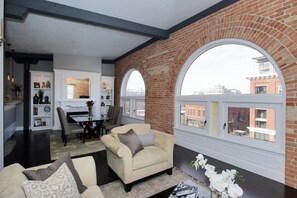 Huge Arch Windows in Living/Dinning Room