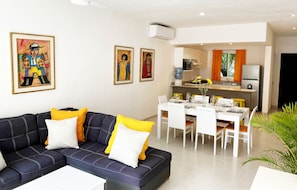Inviting living room with a relaxed atmosphere.