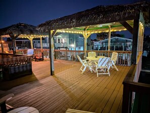 Deck ambiance