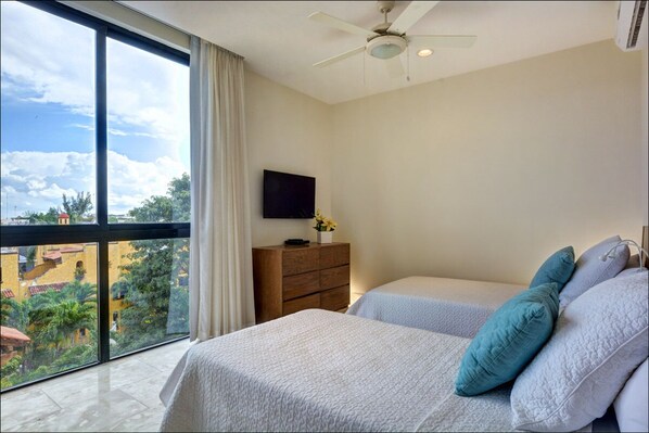 407N - Affordable 2 Bedroom, Roof Pool, Balcony, Security, Smart TV (95)