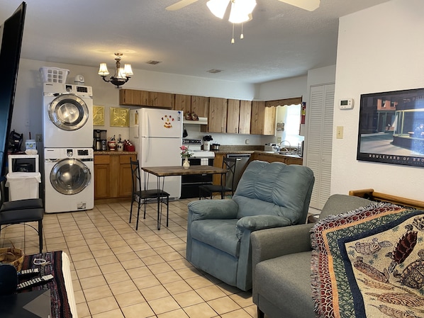 living room dining/kitchen