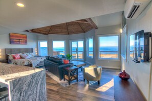 King bed and queen sleeper sofa allow for 4 to sleep comfortably.