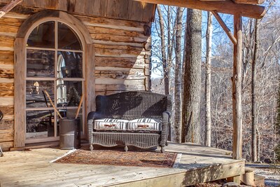 2 Lux Cabins and Treehouse on 50 acres Stunning Lake Views, Fire Pit and Hot Tub