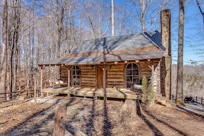 2 Lux Cabins and Treehouse on 50 acres Stunning Lake Views, Fire Pit and Hot Tub