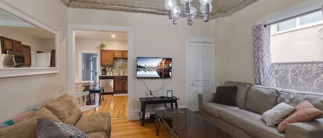 Living room with Sofa bed, Roku TV, tin ceiling, fast wifi, cute and cozy!