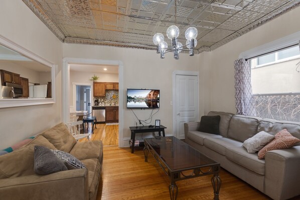 Living room with Sofa bed, Roku TV, tin ceiling, fast wifi, cute and cozy!