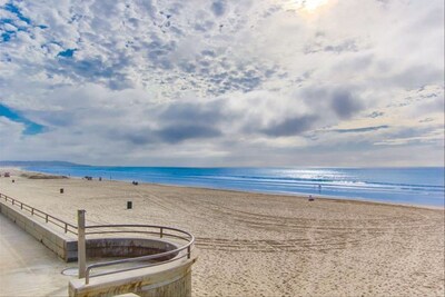 Beach Front Beautiful Pacific Beach!!!