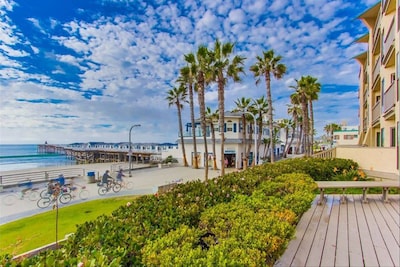 Beach Front Beautiful Pacific Beach!!!