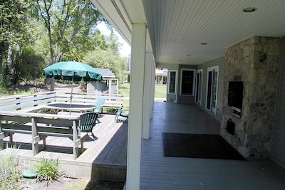 Beautiful Lake Erie Property, 6 bdrm, 4 Bath, private beach, wrap around porch.