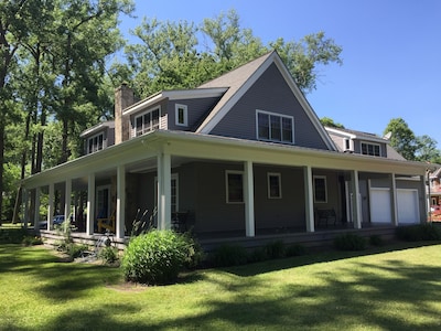 Beautiful Lake Erie Property, 6 bdrm, 4 Bath, private beach, wrap around porch.