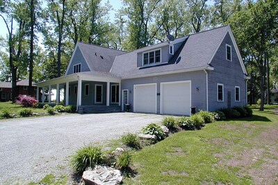 Beautiful Lake Erie Property, 6 bdrm, 4 Bath, private beach, wrap around porch.