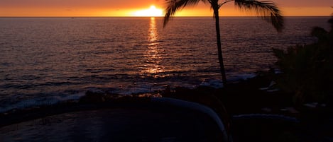 Perfect Kona Sunset seen from Casa De Emdeko 318