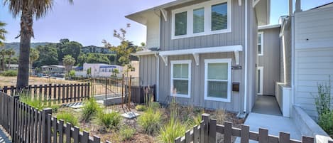 Welcome to Amore Avila. This is a single family home located on Avila Beach Drive. There is a nearby full-time resident. Due to close proximity we ask our guest to respect quiet hours 10pm to 8am.