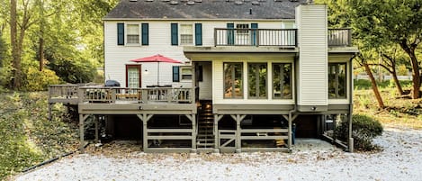 Plenty of Parking around the back of the house as well as in front.
