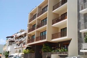 La Brisa  #404 - 1 Block to Beach, Rooftop Pool, Garage Parking, 3 BR (376)