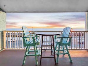 Laguna Lookout | Sunset Beach Balcony View