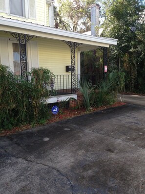 parking for the Floridian in front