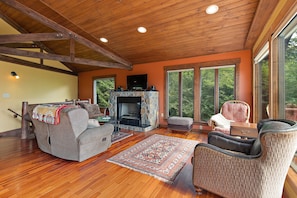 Living Room with Gas Fire Place, Vaulted Ceilings and TV