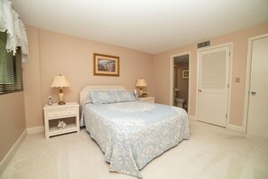 Queens Bedroom 
55 inch Lcd 
Private Bathroom ensuite