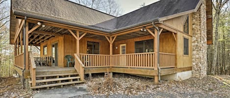 Benton Vacation Rental | 5BR | 2BA | 3,000 Sq Ft | Stairs Required to Enter