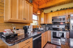 Kitchen | Breakfast Bar