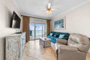 2 CT1503 Living Room