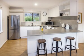 Kitchen/breakfast bar