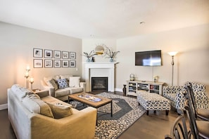Living Room | Free WiFi | Gas Fireplace | Steps to Lake Coeur D'Alene