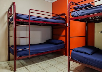 Brisbane Backpackers Resort - Group of 8