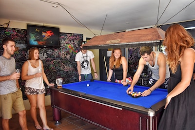 Brisbane Backpackers Resort - Group of 8