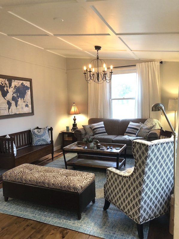 Spacious living room with plenty of seating for everyone!