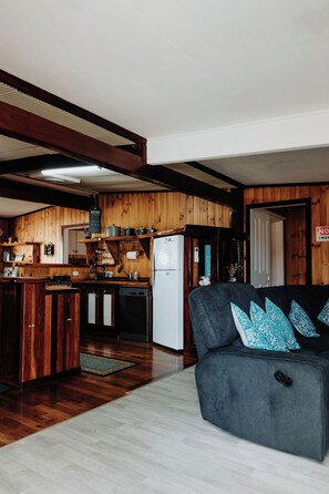 Lounge & Kitchen