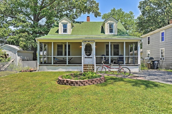Colonial Beach Vacation Rental | 4BR | 2BA | Stairs Required to Enter