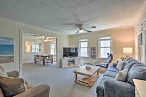 Living Room | Free WiFi | Smart TV