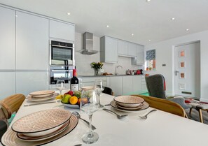Dining area/kitchen