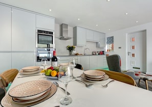 Dining area/kitchen
