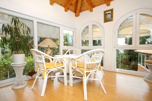 Living room 2