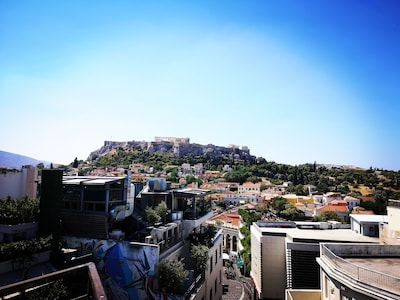 Το Σαλόνι Μοναστηράκι. Best view-Jacuzzi, στο πιο κεντρικό σημείο της Αθήνας