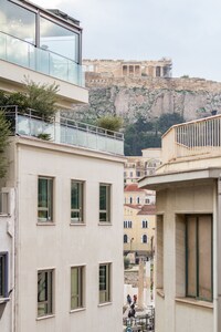 Το Σαλόνι Μοναστηράκι. Best view-Jacuzzi, στο πιο κεντρικό σημείο της Αθήνας