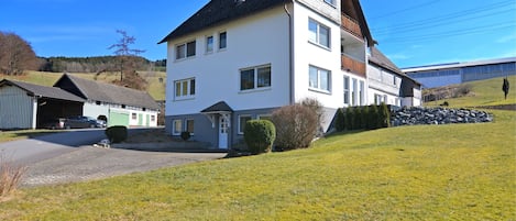 Außenseite Ferienhaus [Sommer]