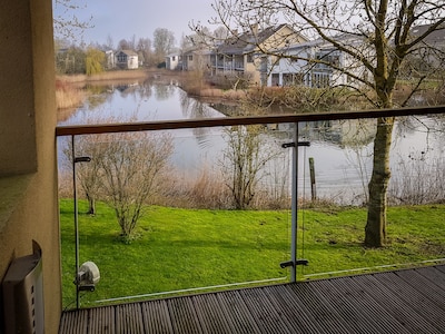 Stunning 4 bed home with stunning lake views