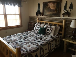 Level 2 Queen Bedroom.This cozy room has lots of bear décor and beautiful views.