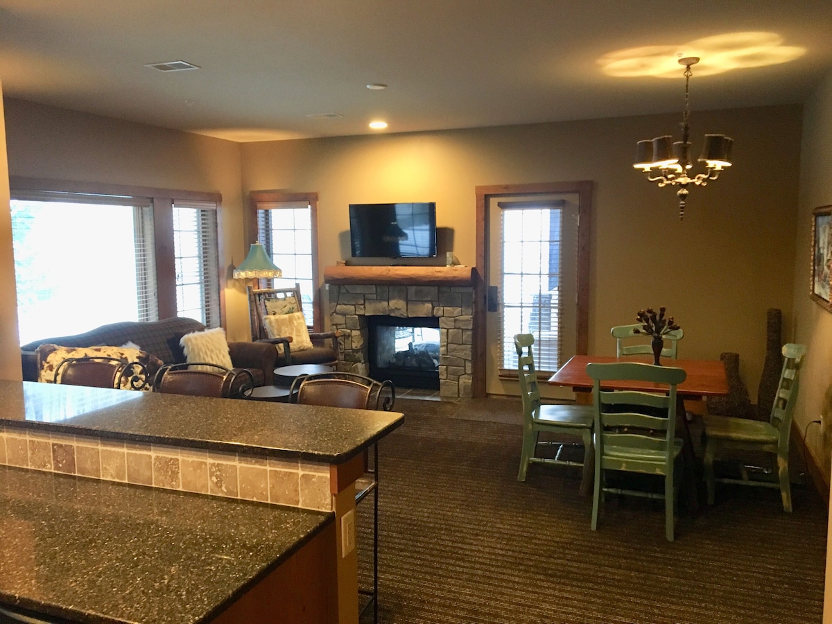 Creekside Condo w/ private hot tub at Boyne!  Ski-in/Ski-out, Golf, Bike, Swim