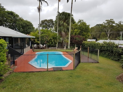 Beerwah House, 3Bedroom , swimming pool, near Australia Zoo, Sunshine Coast