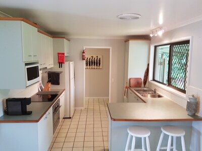 Beerwah House, 3Bedroom , swimming pool, near Australia Zoo, Sunshine Coast