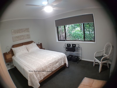 Beerwah House, 3Bedroom , swimming pool, near Australia Zoo, Sunshine Coast