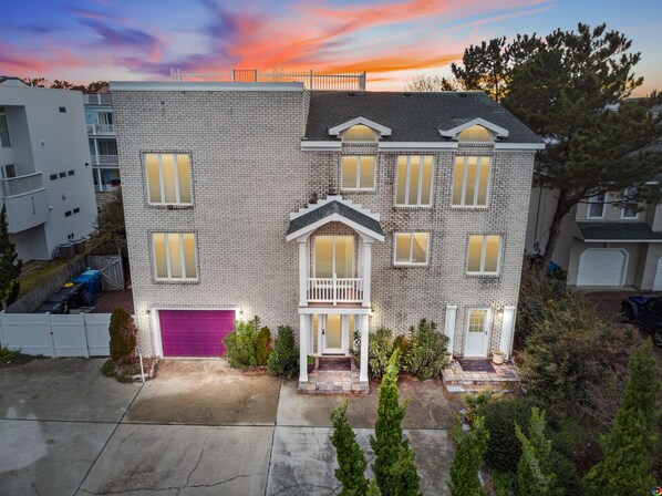 Front View, 10 bedroom/10 Bath with Indoor Swimming Pool