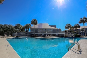 Guests of Serenity are welcome to use the Mariner's Cay community pool!