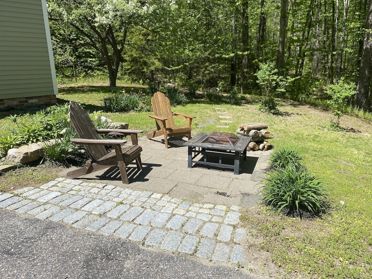 Luxurious Farmhouse Style Home – Get away from it all in picturesque setting
