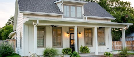 Exterior - Welcome to Avenues of Waco!